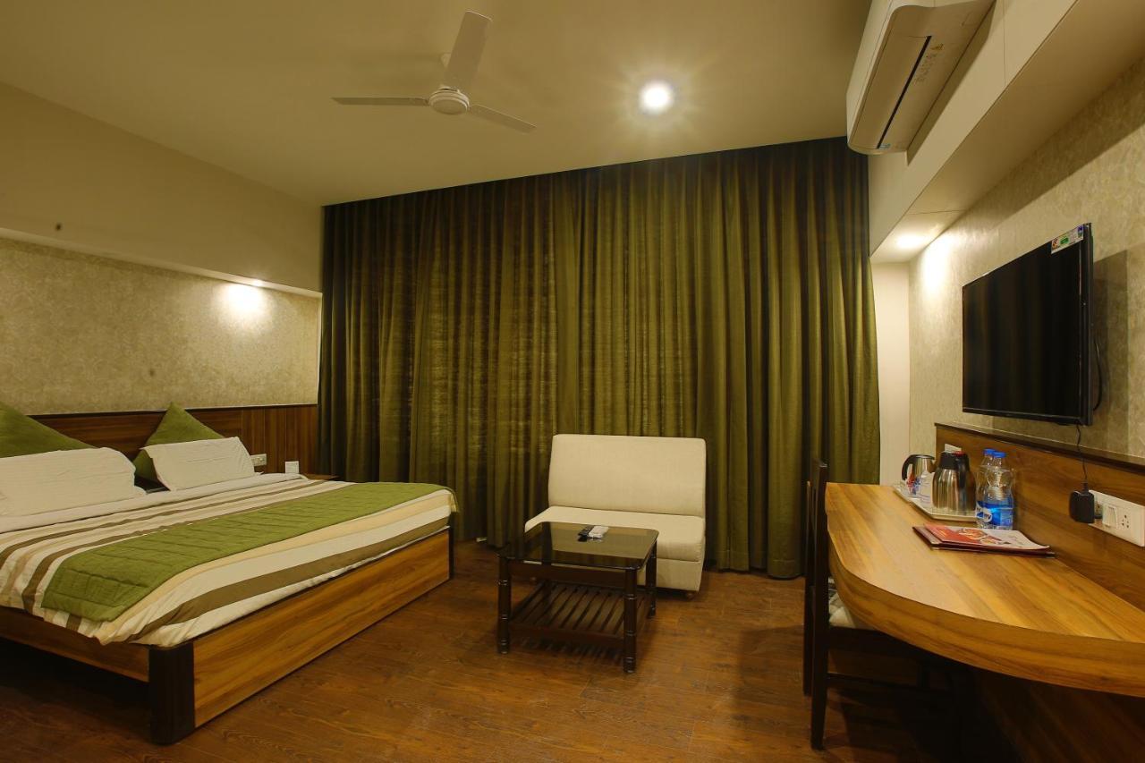 Hotel The Great Ganga Rishīkesh Exteriör bild